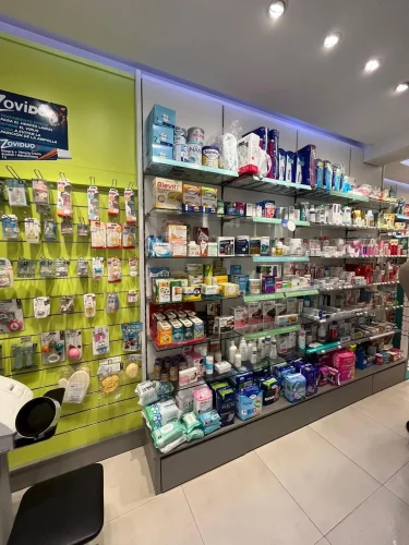 farmacia pez, estanteria productos